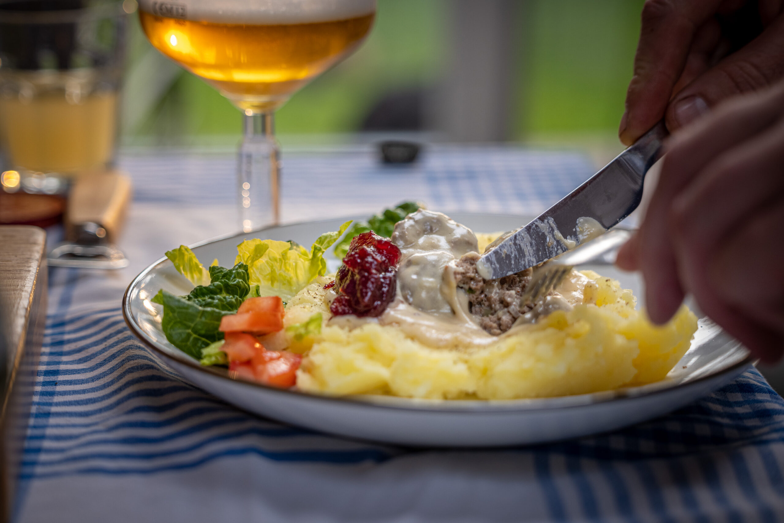 Zweedse-gehaktballetjes-met-aardappelpuree-recept-kamado-bbq-bge