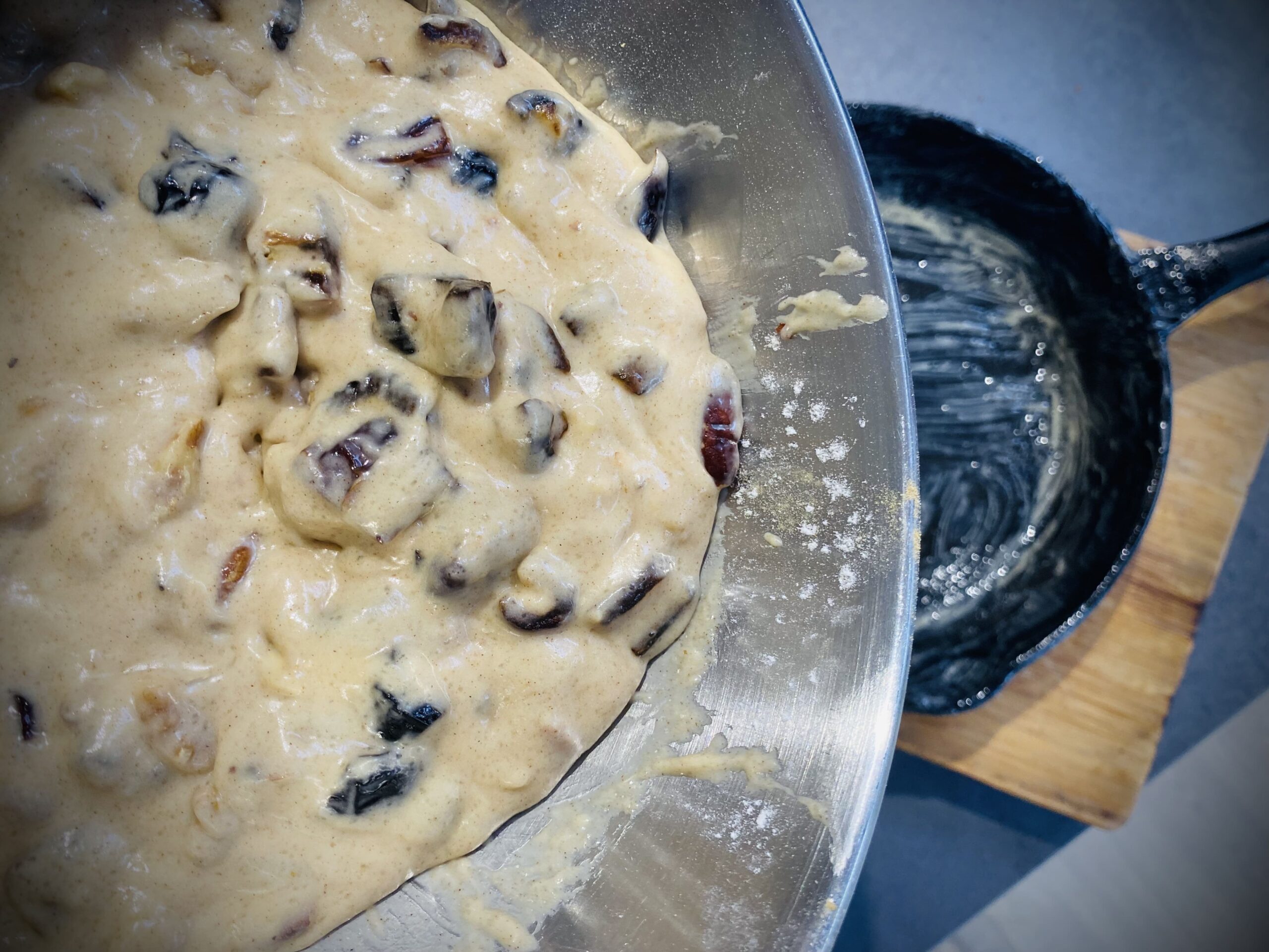 Dadel-Noten-Pudding-In-Skillet-Recept-BBQ